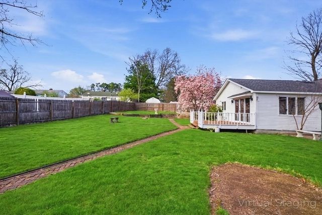 98 Greenpoint Cir, Chicopee, MA 01020
