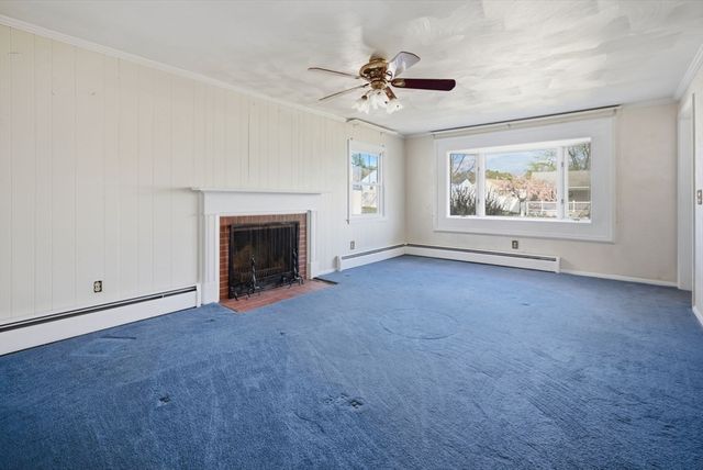 98 Greenpoint Cir, Chicopee, MA 01020