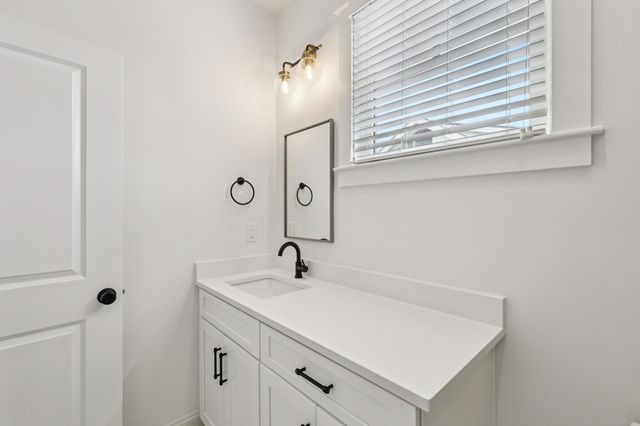 1809B Holly St, Nashville, TN 37206