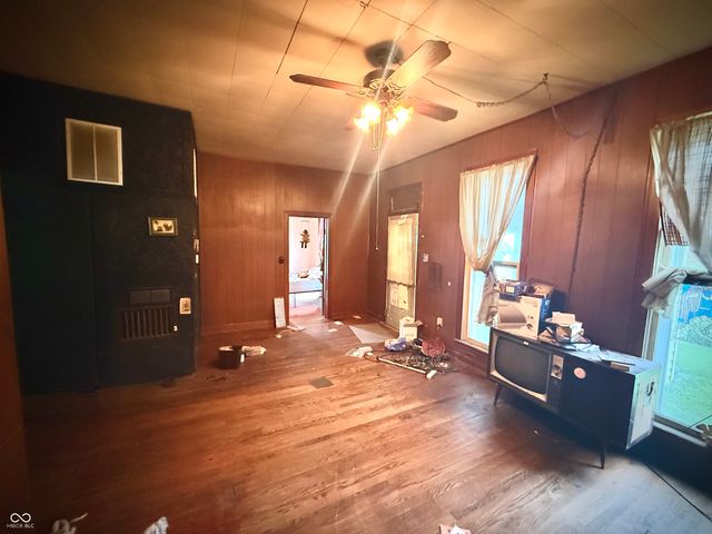 7 N Main Street, Whitestown, IN 46075