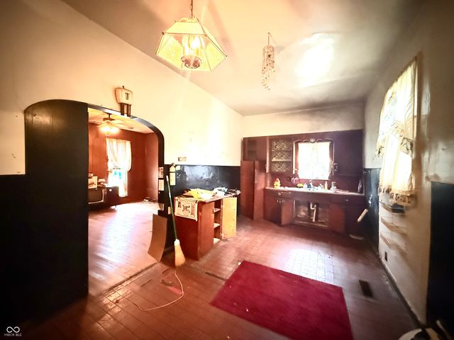 7 N Main Street, Whitestown, IN 46075