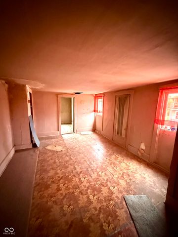 7 N Main Street, Whitestown, IN 46075