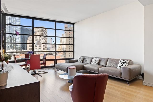 580 Washington St PH5, Boston, MA 02111