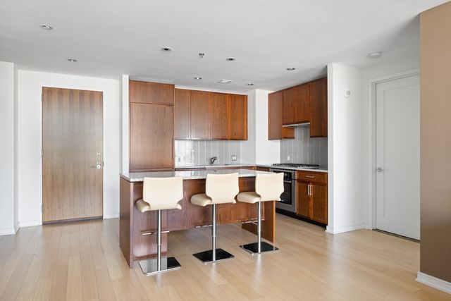 580 Washington St PH5, Boston, MA 02111