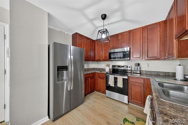 3101 Flatboat Station, St Charles, MO 63301