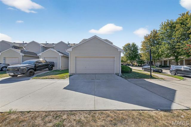 3101 Flatboat Station, St Charles, MO 63301