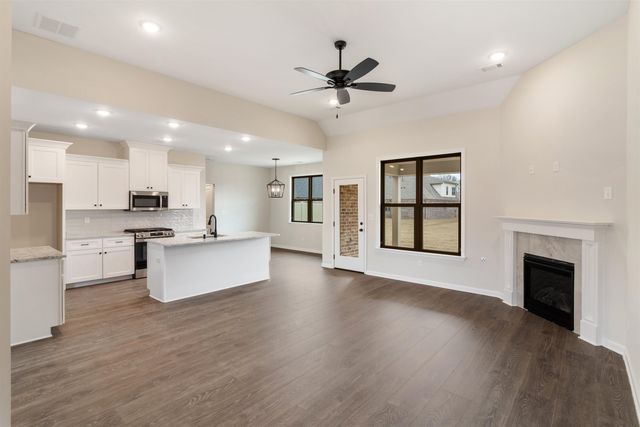 175 VALLEYVIEW LN, Oakland, TN 38060