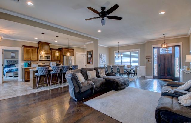 504 Creekside Drive, Bryant, AR 72022