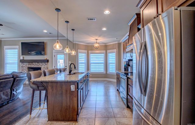 504 Creekside Drive, Bryant, AR 72022