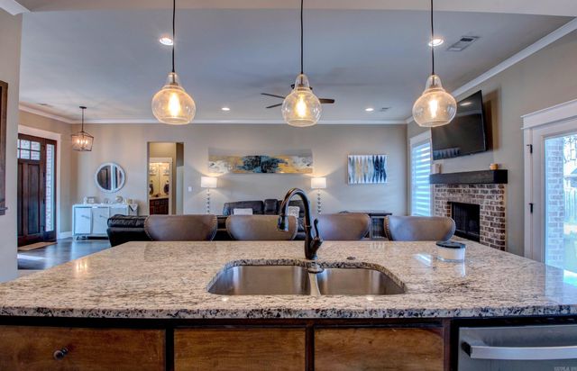 504 Creekside Drive, Bryant, AR 72022