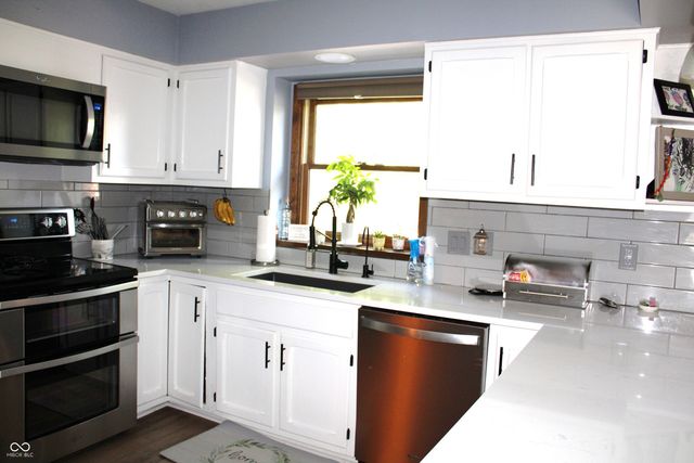 1562 Williamsburg Court, Franklin, IN 46131