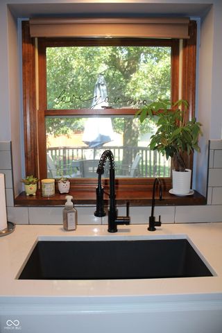 1562 Williamsburg Court, Franklin, IN 46131