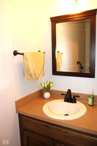 1562 Williamsburg Court, Franklin, IN 46131