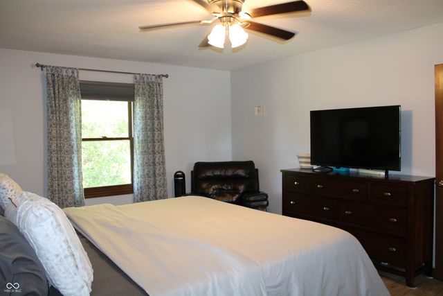 1562 Williamsburg Court, Franklin, IN 46131