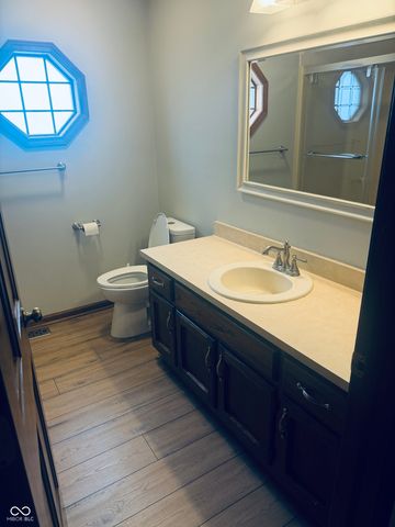 1562 Williamsburg Court, Franklin, IN 46131
