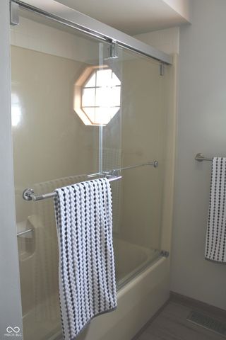 1562 Williamsburg Court, Franklin, IN 46131