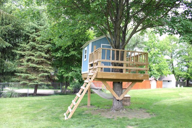 1562 Williamsburg Court, Franklin, IN 46131