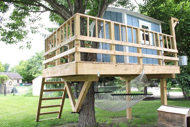1562 Williamsburg Court, Franklin, IN 46131