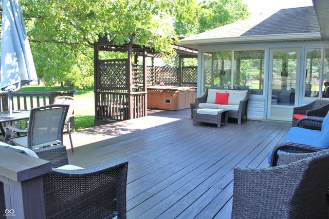 1562 Williamsburg Court, Franklin, IN 46131