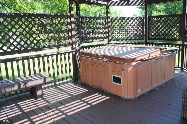 1562 Williamsburg Court, Franklin, IN 46131