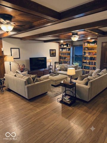 1562 Williamsburg Court, Franklin, IN 46131
