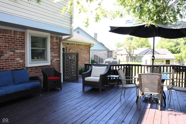 1562 Williamsburg Court, Franklin, IN 46131