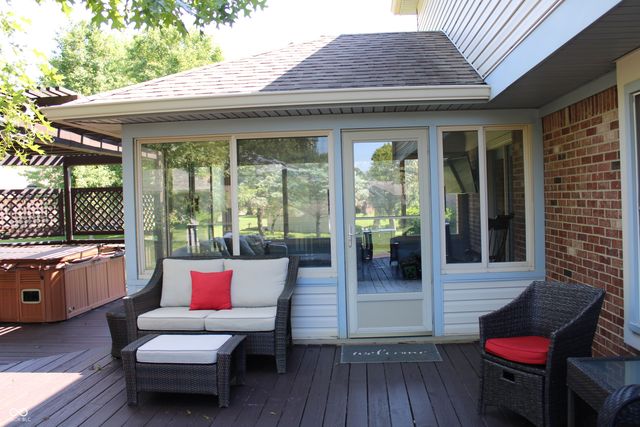 1562 Williamsburg Court, Franklin, IN 46131