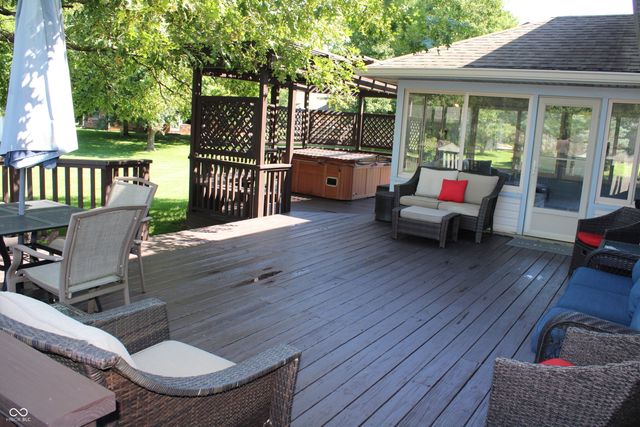 1562 Williamsburg Court, Franklin, IN 46131