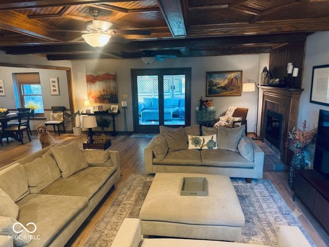1562 Williamsburg Court, Franklin, IN 46131