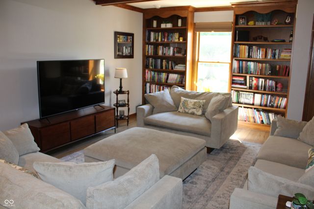 1562 Williamsburg Court, Franklin, IN 46131