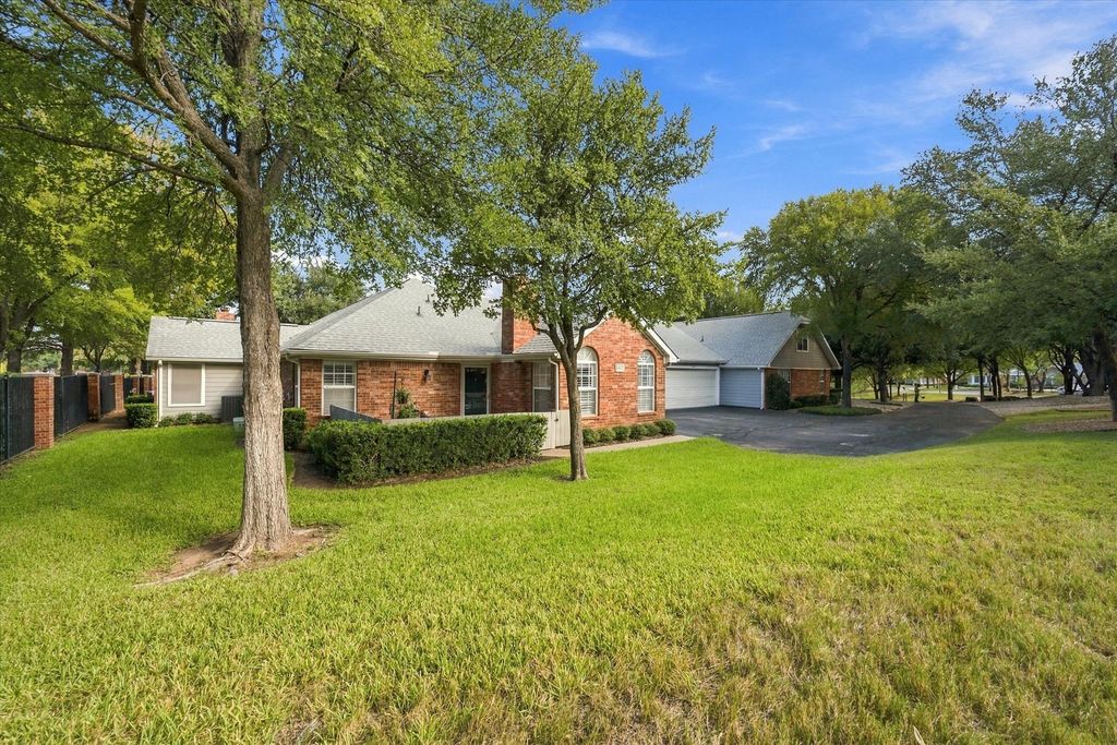 1002 Bridges Drive, Arlington, TX 76012 — photo 3