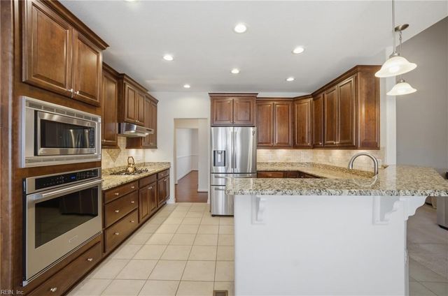 617 Chelsea LN, Chesapeake, VA 23322