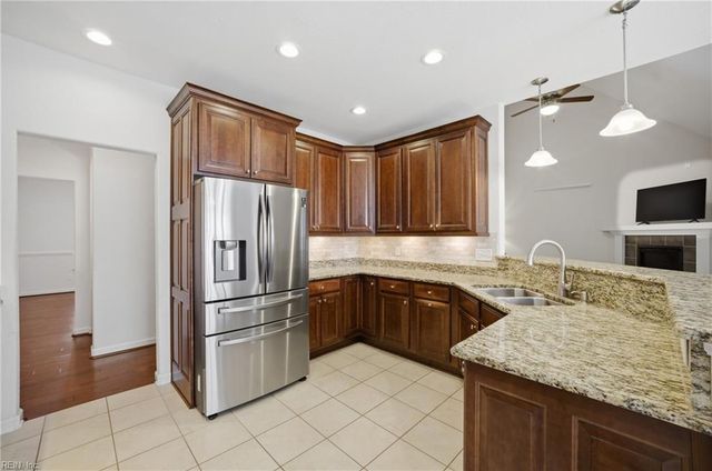 617 Chelsea LN, Chesapeake, VA 23322