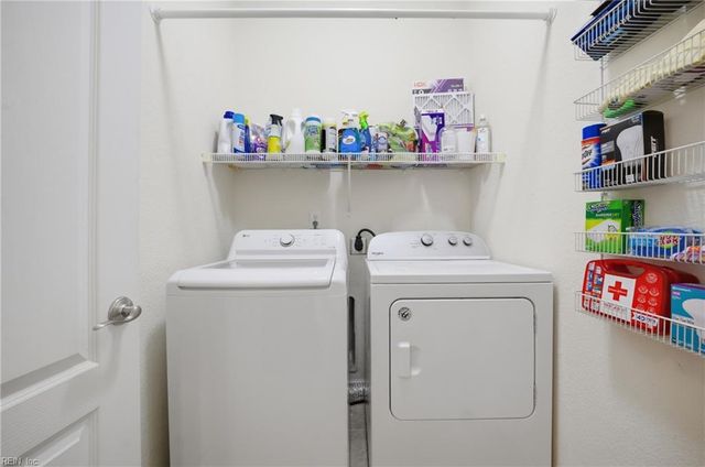 617 Chelsea LN, Chesapeake, VA 23322