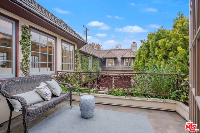 2917 N Poinsettia Avenue, Manhattan Beach, CA 90266