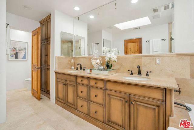 2917 N Poinsettia Avenue, Manhattan Beach, CA 90266