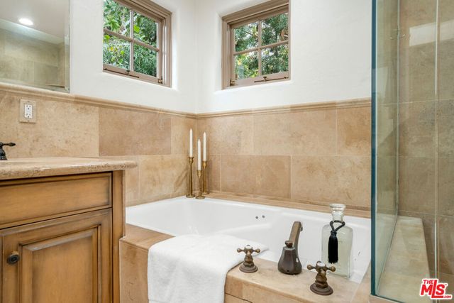 2917 N Poinsettia Avenue, Manhattan Beach, CA 90266