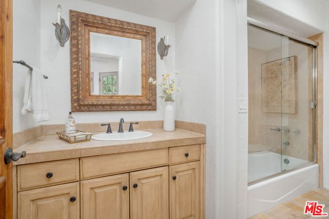 2917 N Poinsettia Avenue, Manhattan Beach, CA 90266