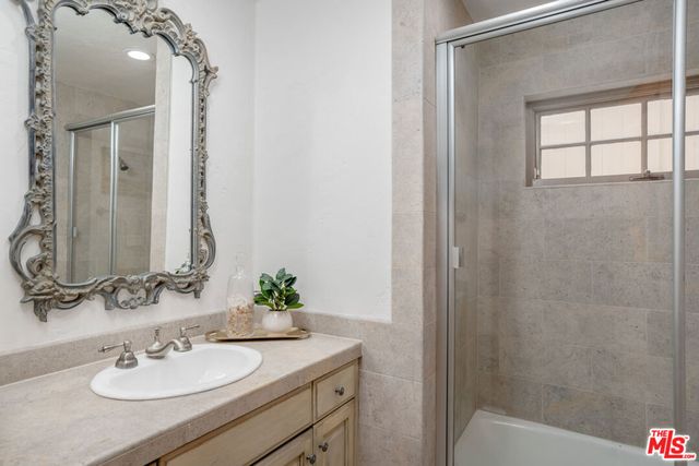 2917 N Poinsettia Avenue, Manhattan Beach, CA 90266