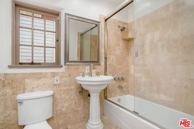 2917 N Poinsettia Avenue, Manhattan Beach, CA 90266