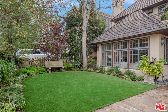 2917 N Poinsettia Avenue, Manhattan Beach, CA 90266