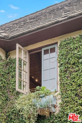 2917 N Poinsettia Avenue, Manhattan Beach, CA 90266