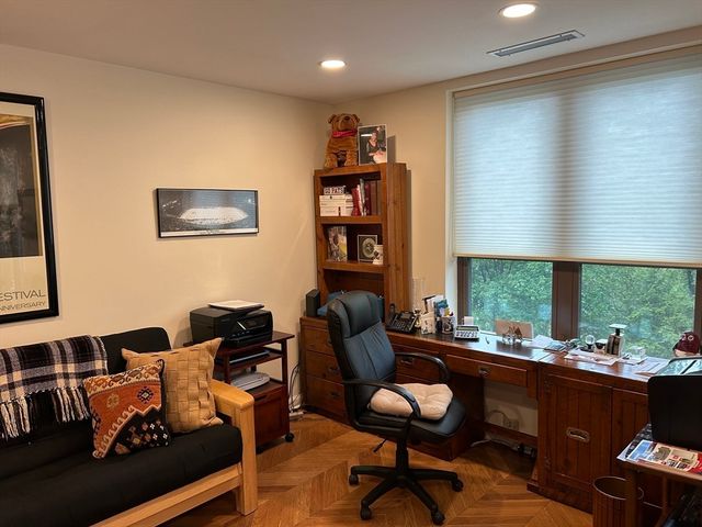 210 Nahanton St 415, Newton, MA 02459