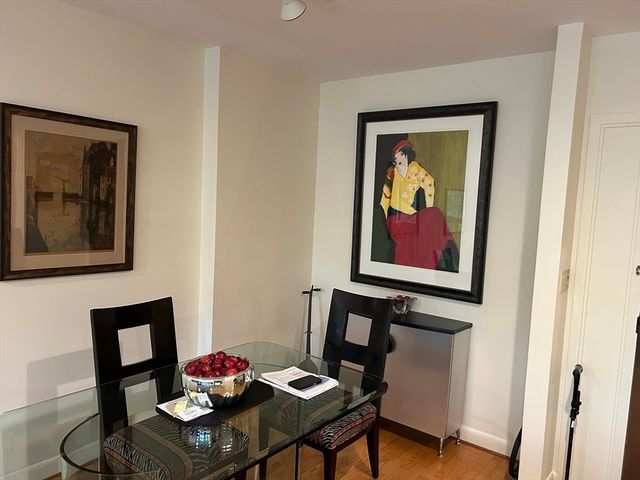 210 Nahanton St 415, Newton, MA 02459