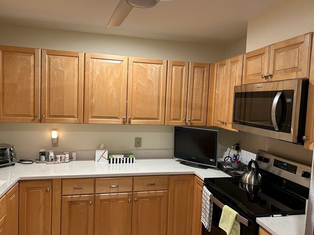 210 Nahanton St 415, Newton, MA 02459