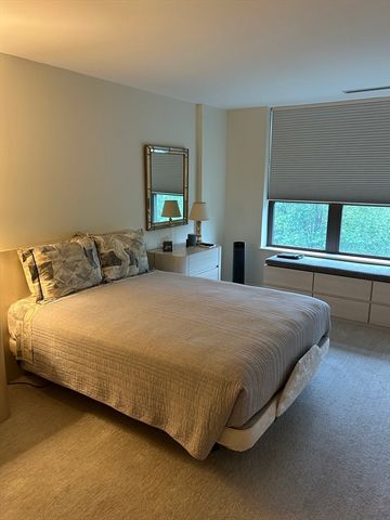 210 Nahanton St 415, Newton, MA 02459