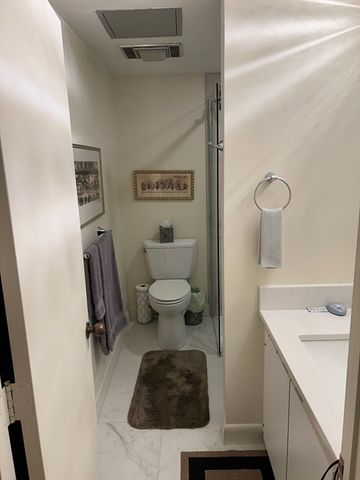210 Nahanton St 415, Newton, MA 02459