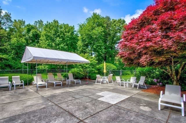 210 Nahanton St 415, Newton, MA 02459