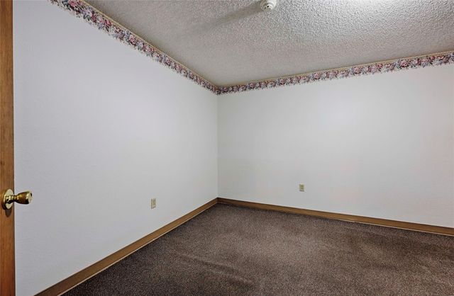 122 Ave E, Shiner, TX 77984