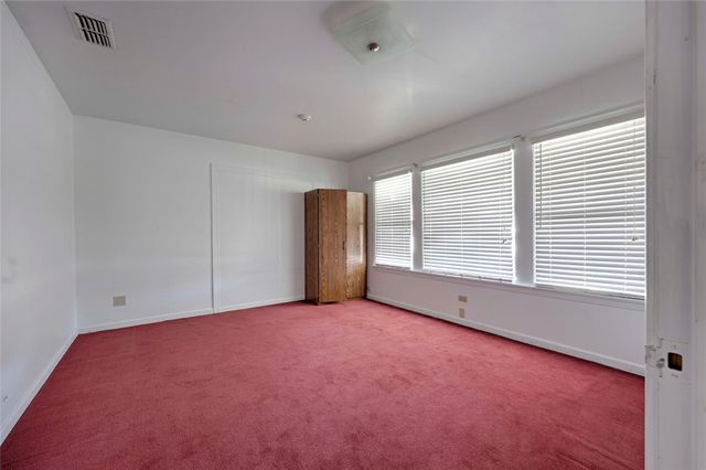 122 Ave E, Shiner, TX 77984